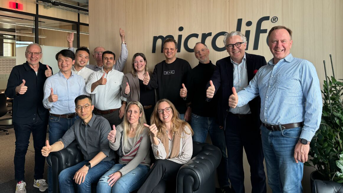 Microlife Team bei der Zusammenarbeit mit VETICA